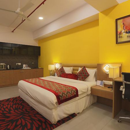 Hotel Downtown Gandhinagar Eksteriør billede