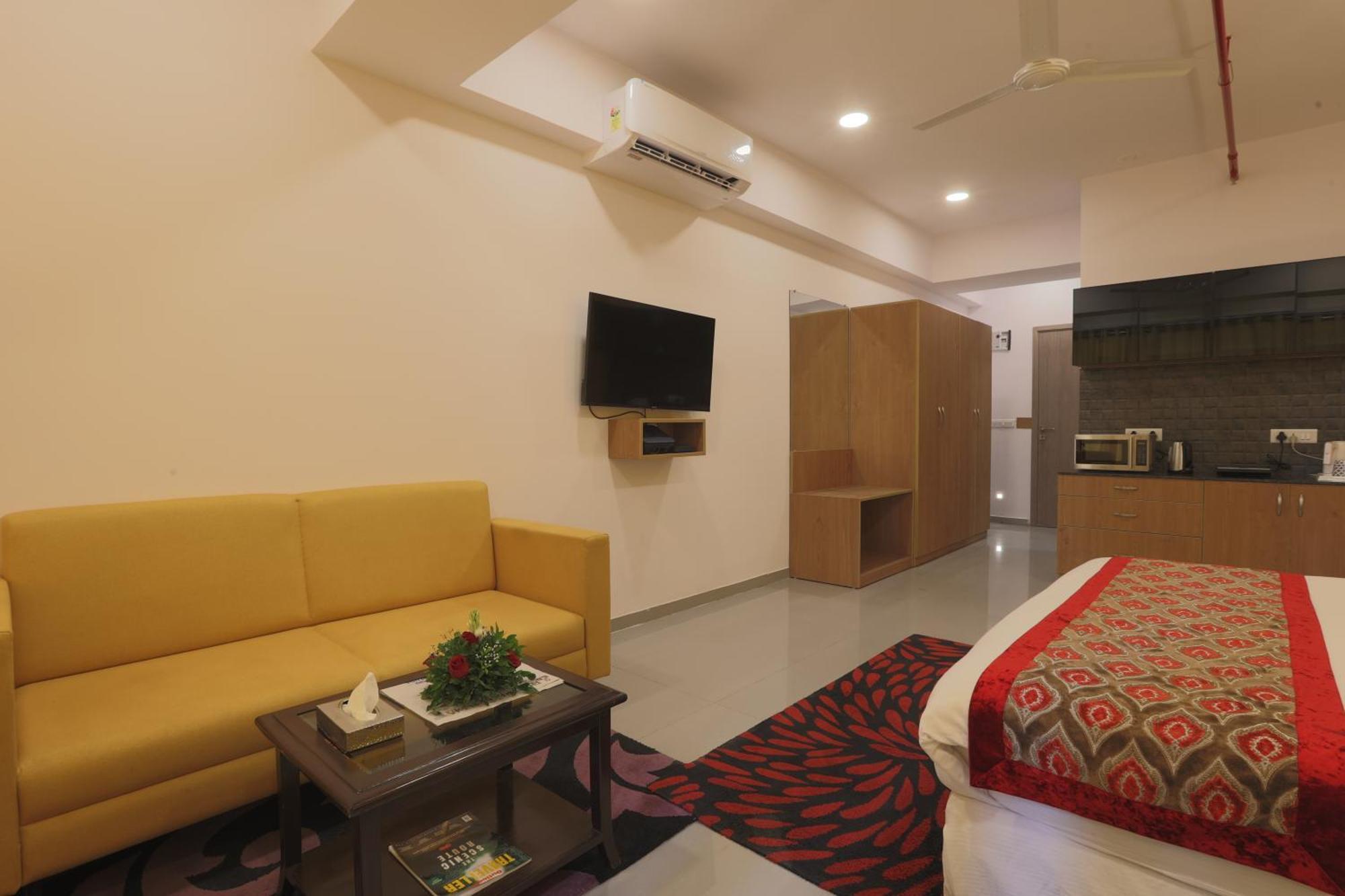 Hotel Downtown Gandhinagar Eksteriør billede