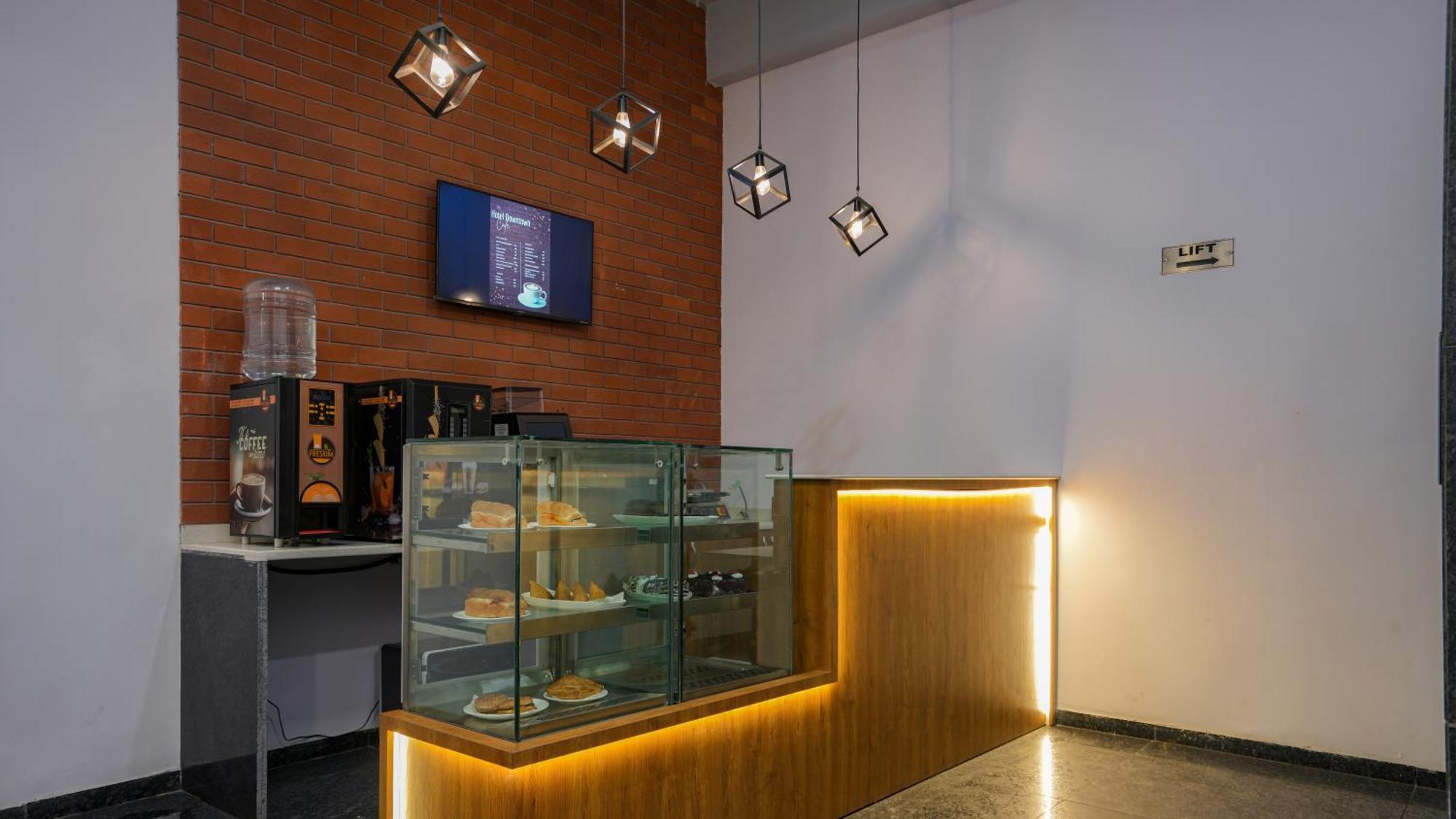 Hotel Downtown Gandhinagar Eksteriør billede