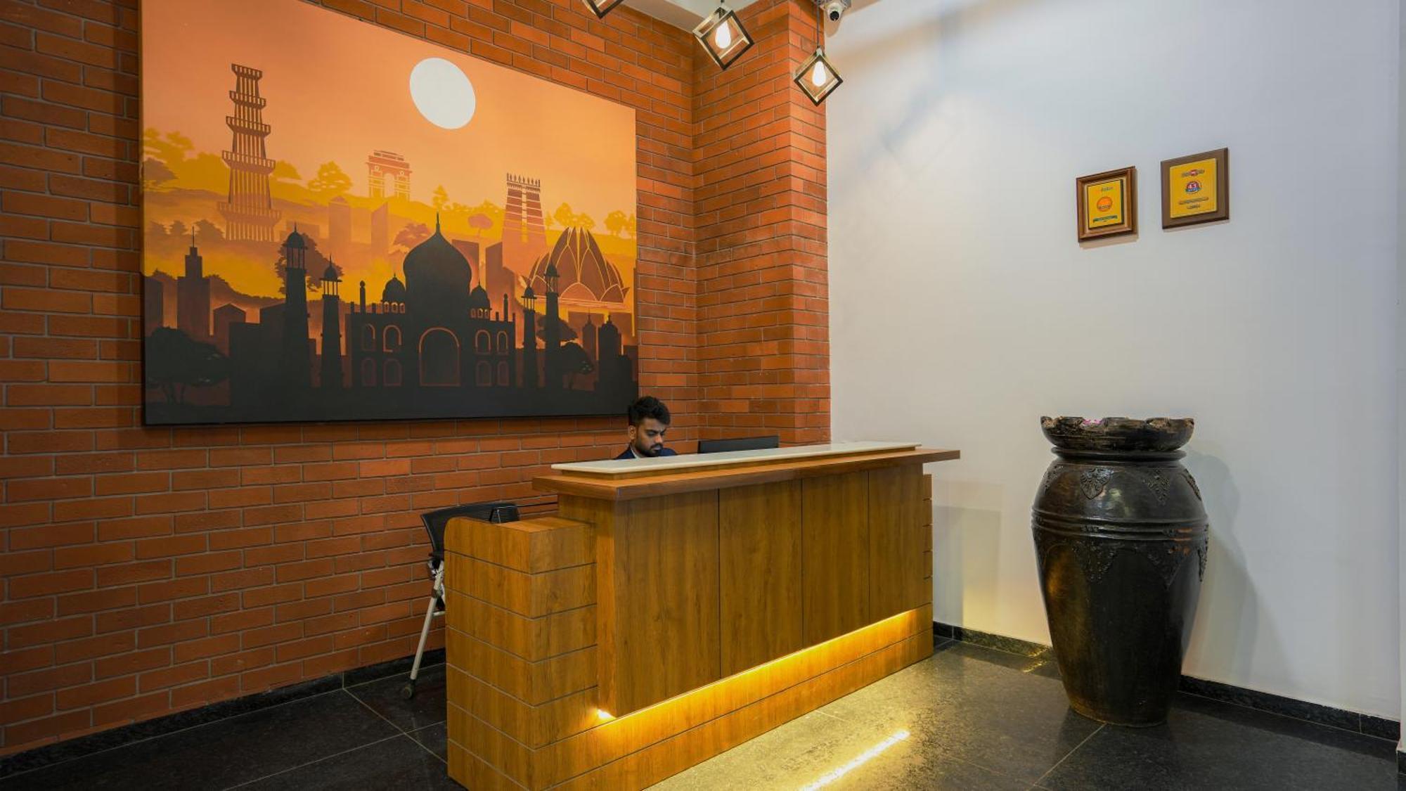 Hotel Downtown Gandhinagar Eksteriør billede