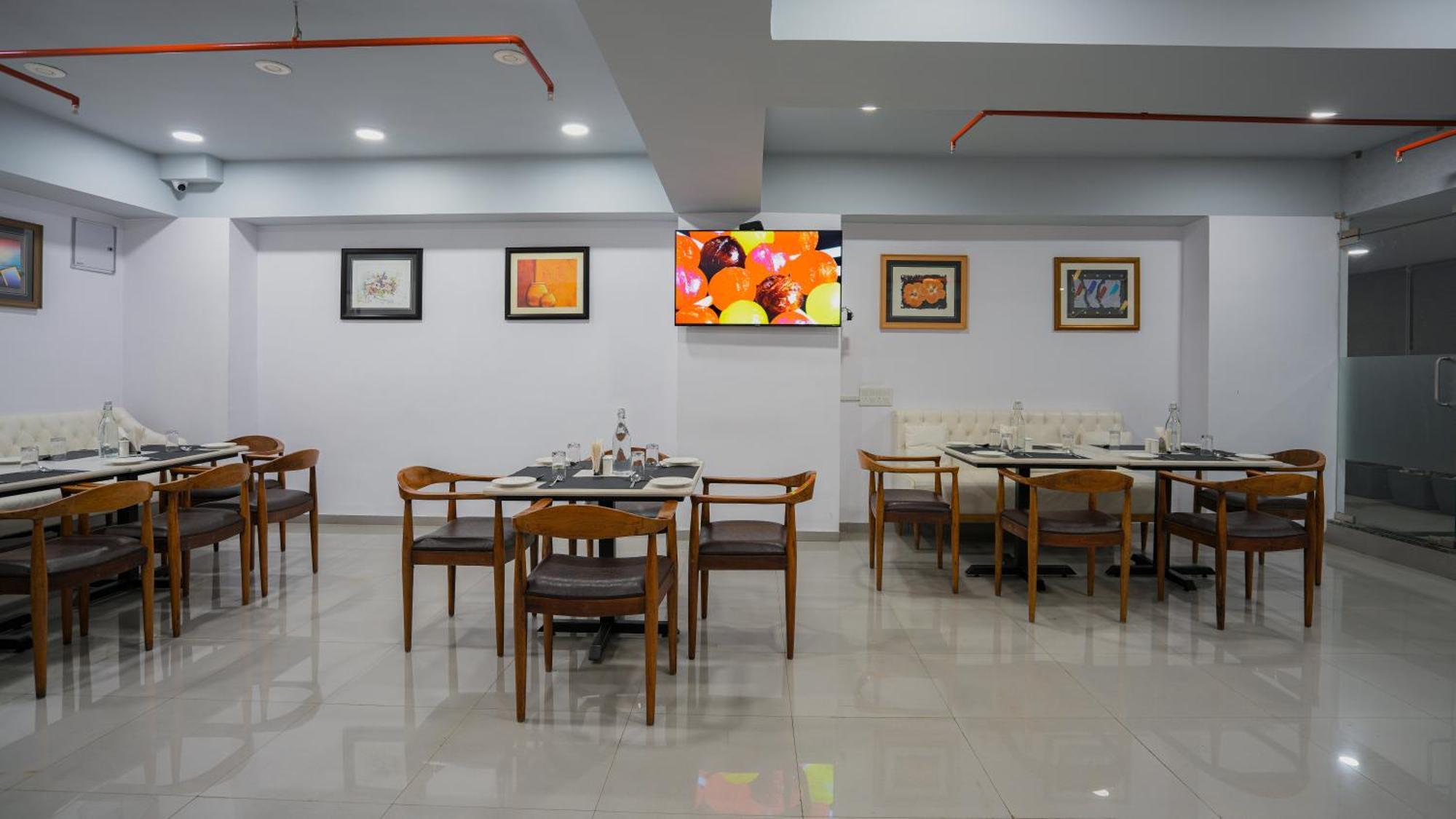 Hotel Downtown Gandhinagar Eksteriør billede