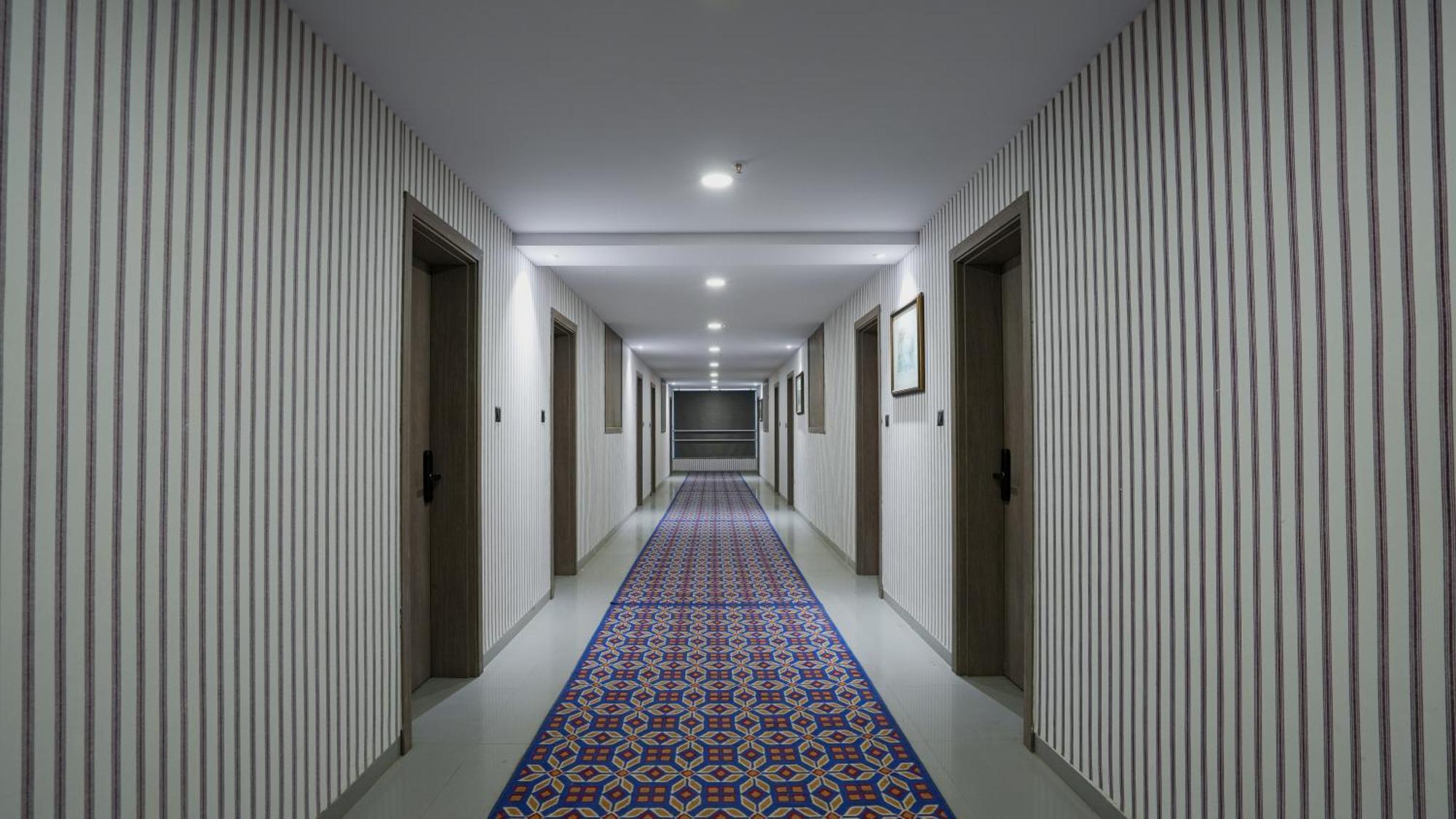 Hotel Downtown Gandhinagar Eksteriør billede