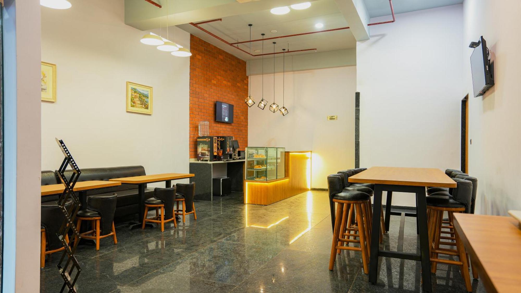 Hotel Downtown Gandhinagar Eksteriør billede
